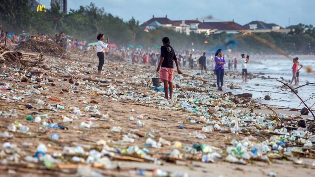 Gran part dels plàstics no es reciclen | ARXIU/MAXIM BLINKOV/EFE