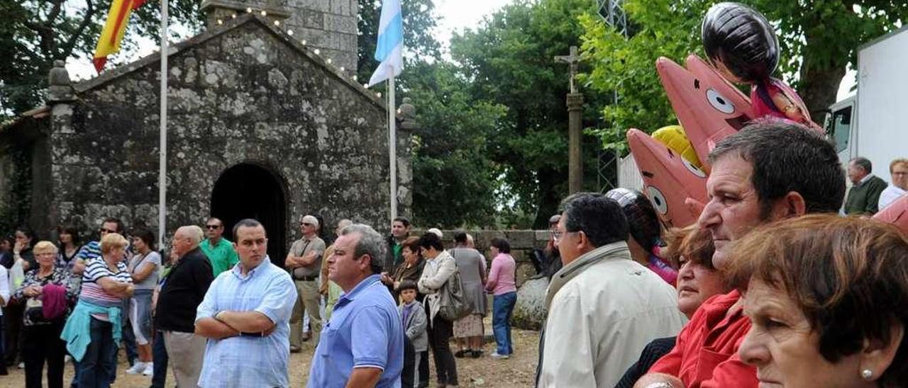 Una edición anterior de la romería de San Antoniño do Pousadoiro, en la parroquia de Cea. // Iñaki Abella