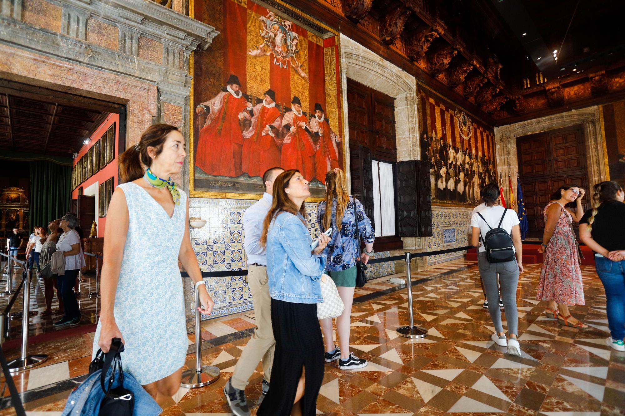 Los palacios de València abren sus puertas por el 9 d'Octubre