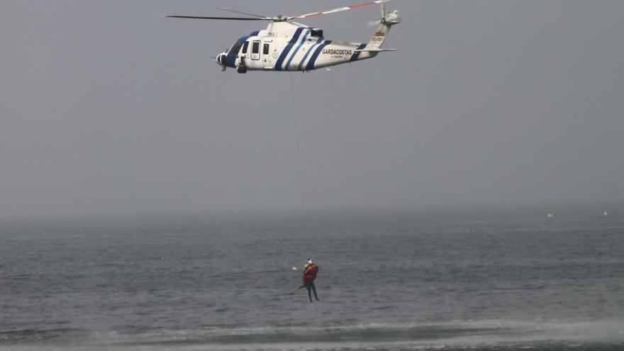 Un rescate del helicóptero &quot;Pesca 1&quot;. // Adrián Irago