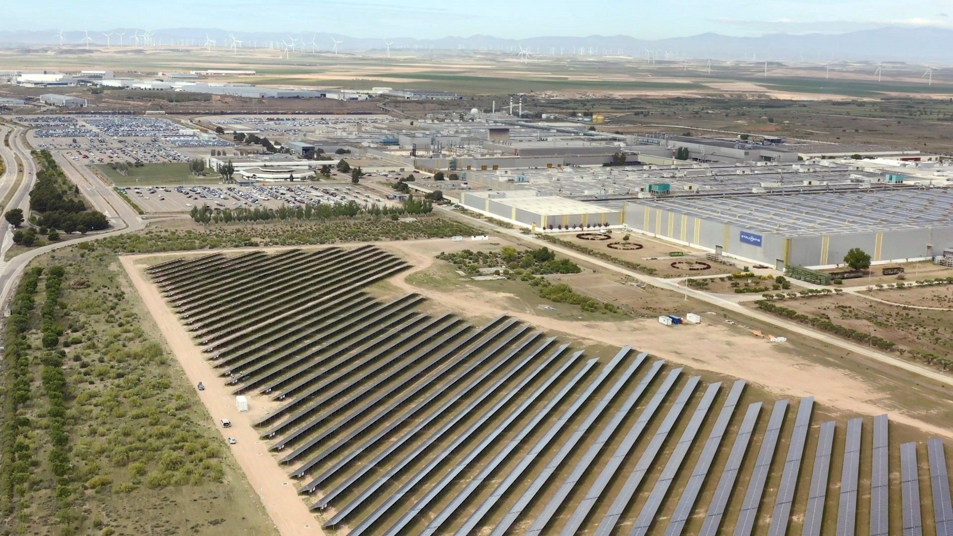Planta fotovoltaica instalada por el grupo automovilístico Stellantis en Figueruelas (Zaragoza).