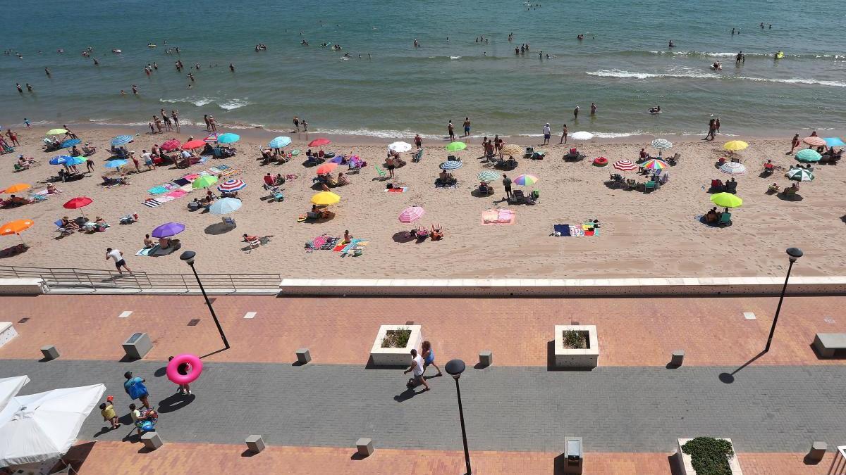 Imagen de una playa valenciana este fin de semana donde se cumplía la distancia social de seguridad.