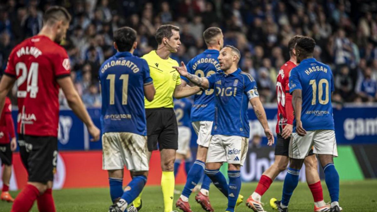 Cazorla, protestando una acción al colegiado