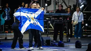 Óscar D'León: de excursión a la conquista del Teide por el día y animador del CD Tenerife por la noche