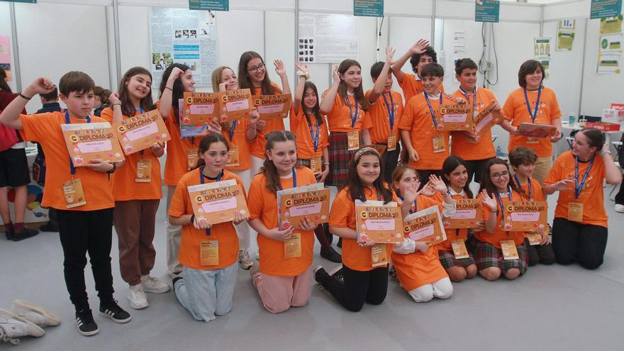 Muchos de los participantes presumían ayer de sus diplomas tras la primera jornada.