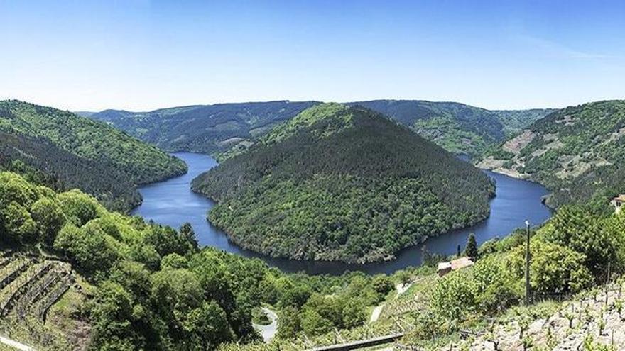 Buscan a un joven en el río Miño tras volcar el kayak en el que viajaba con su primo cerca del embalse de Os Peares