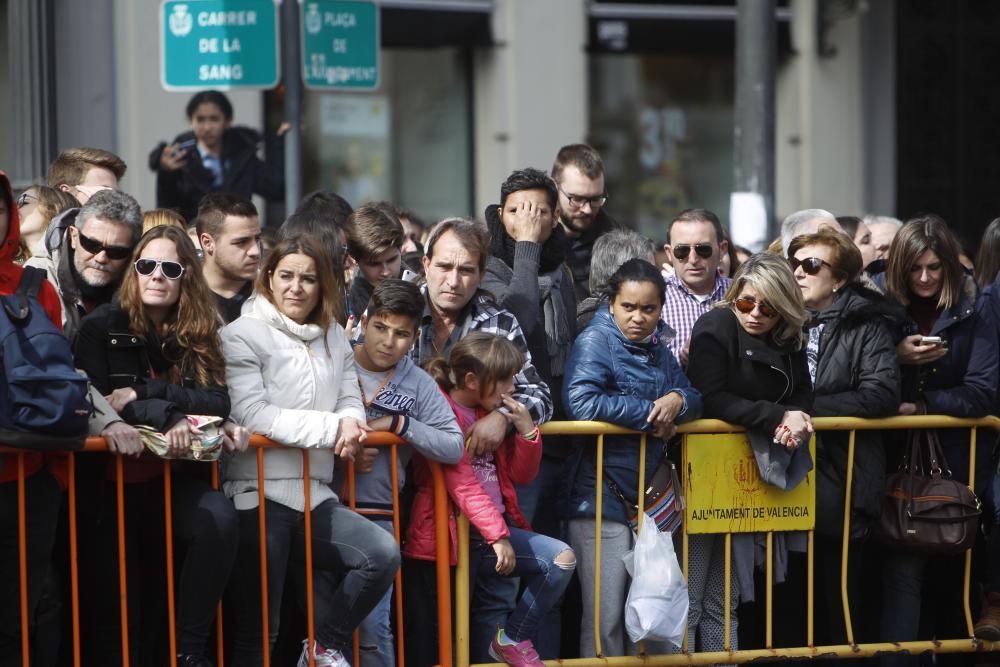 Ambientazo en la mascletà del día de la Crida