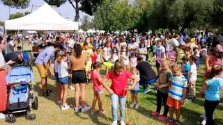 El Parque del Alamillo celebra su cumpleaños con gaiteros, títeres, zancudos, tarta y música