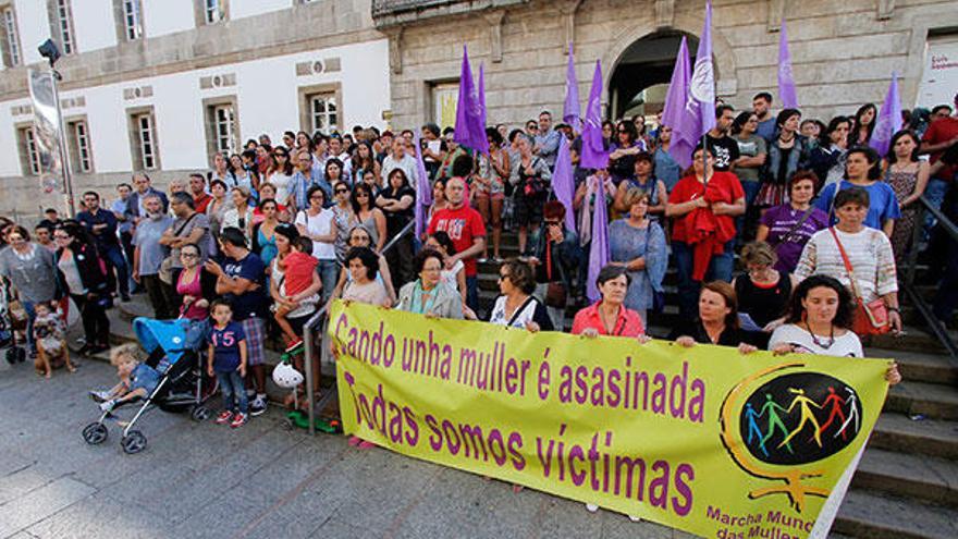 Concentraciones de repulsa por el crimen en Vigo y A Coruña