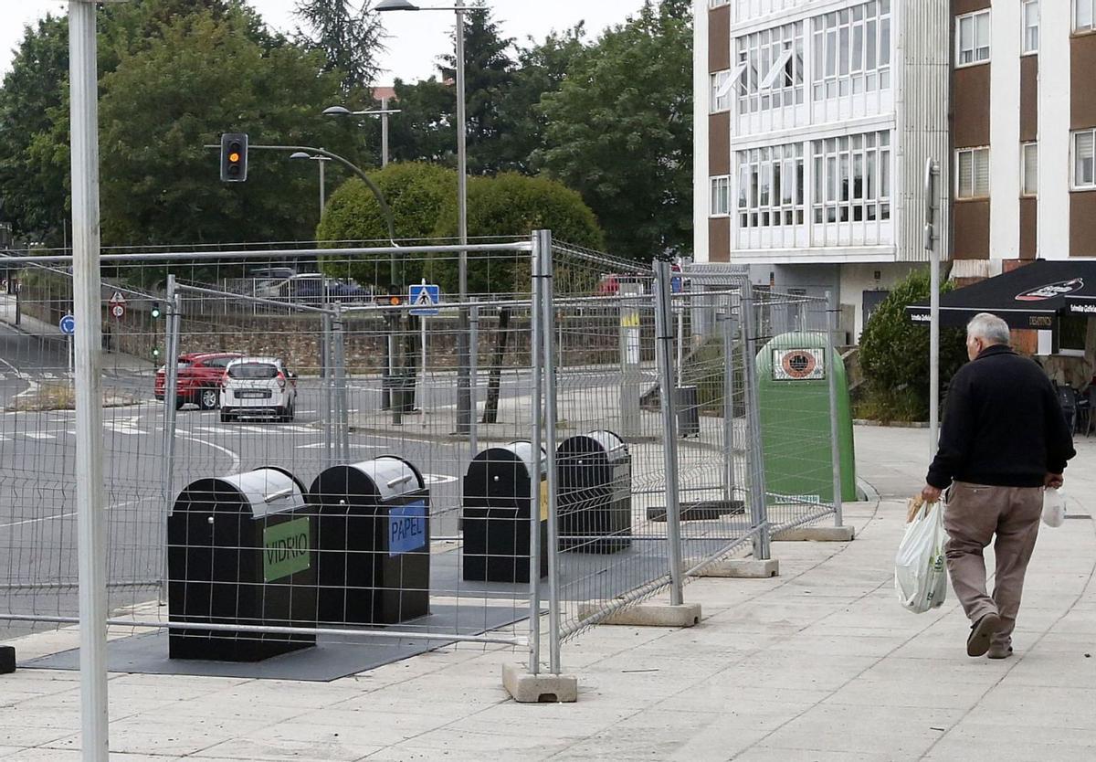 La plataforma de contenedores subterráneos de la avenida de Castelao acaba de ser completamente renovada