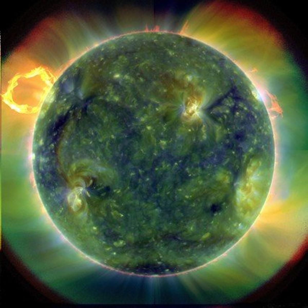 Aquestes fotos estan fetes pel Solar Dynamic Observatory de la NASA, l’instrument punter d’aquesta organització per preveure tempestes solars disruptives. Els científics han declarat que ja han après noves coses, sense especificar quines, des del nou instrument.