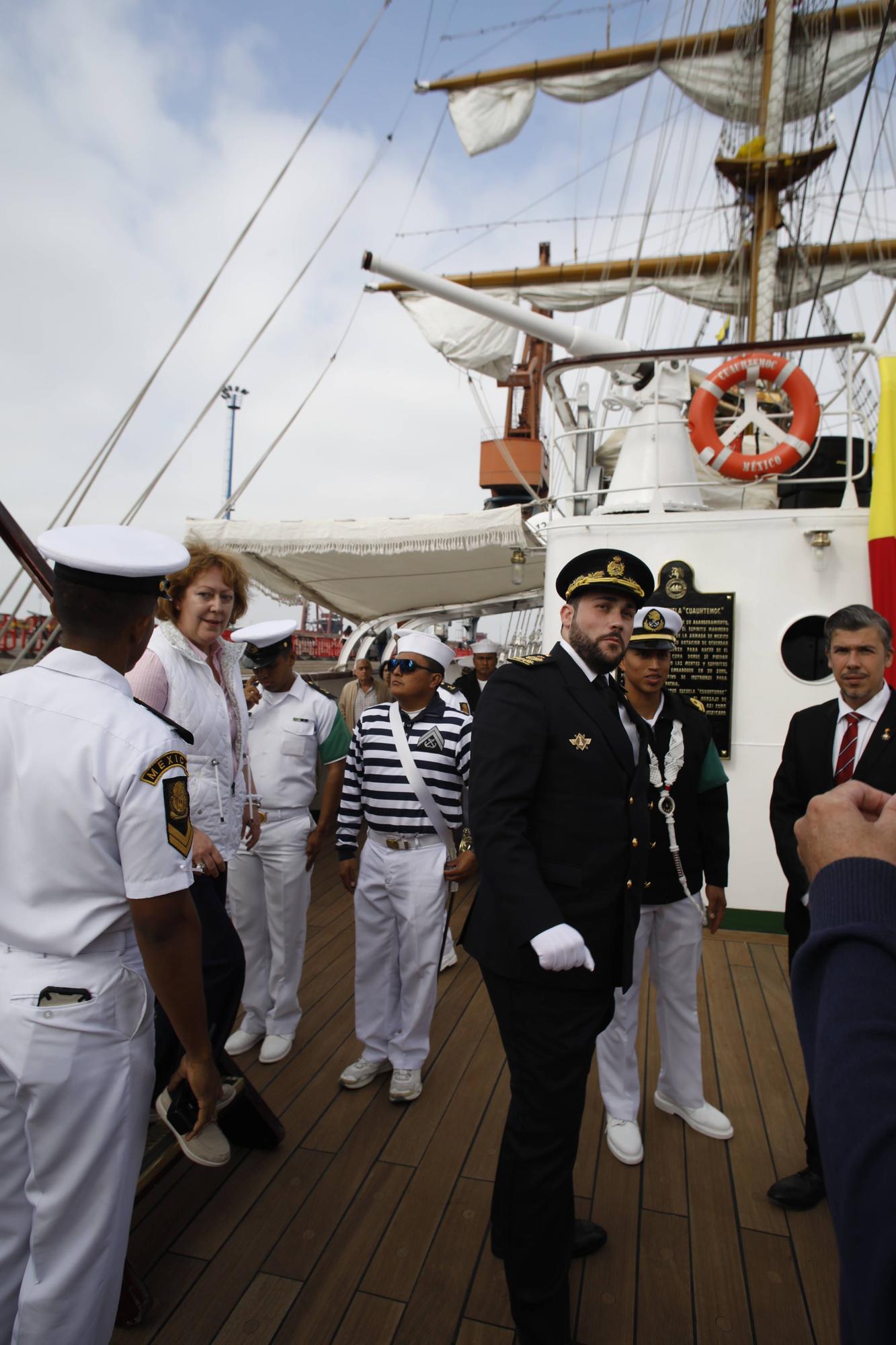 En imágenes: Colas en el puerto de Gijón para visitar el buque escuela de la Armada de México