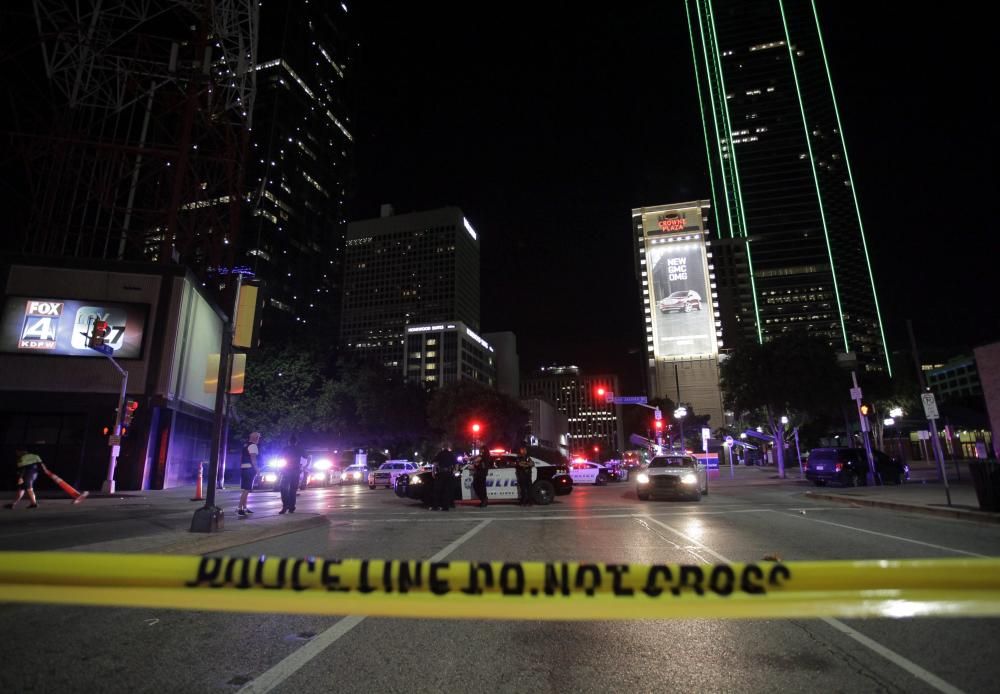 Cinco agentes muertos tras una marcha contra la violencia policial en Dallas