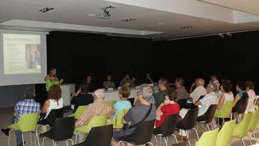 Imagen de la asamblea celebrada en el Archivo de Muro.