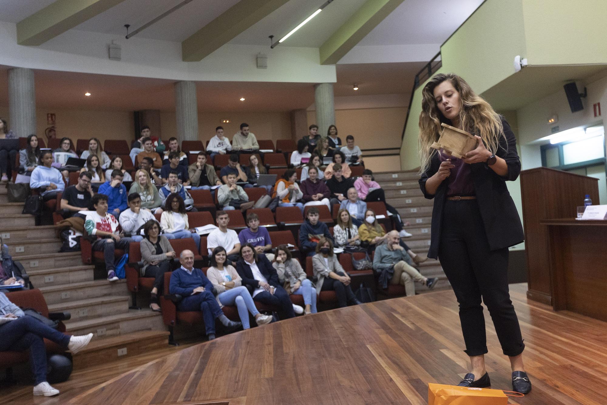 Clausura de "La Asturias que funciona", junto a Soraya del Portillo, creadora de la app "Chiara"