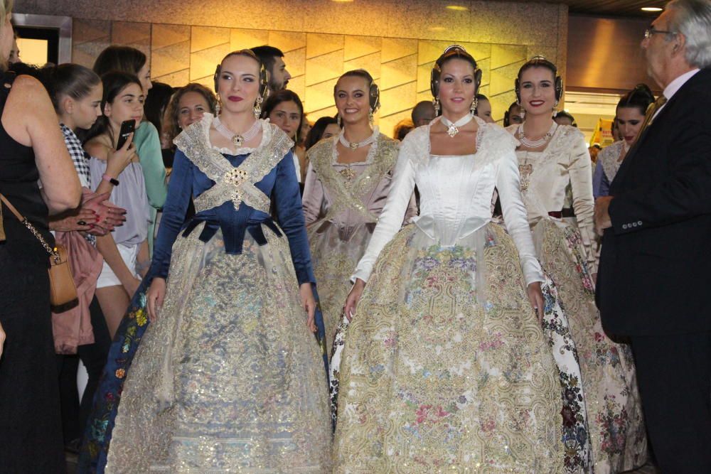 Estreno de las falleras mayores y cortes 2020 en Una Festa per a Tots