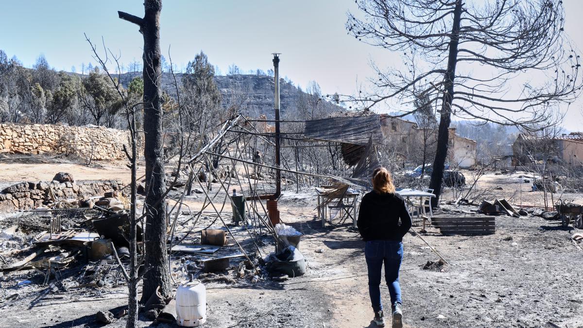 El fuego, que empezó el jueves, ha arrasado ya unas 4.000 hectáreas, la mayoría en el Alto Mijares.