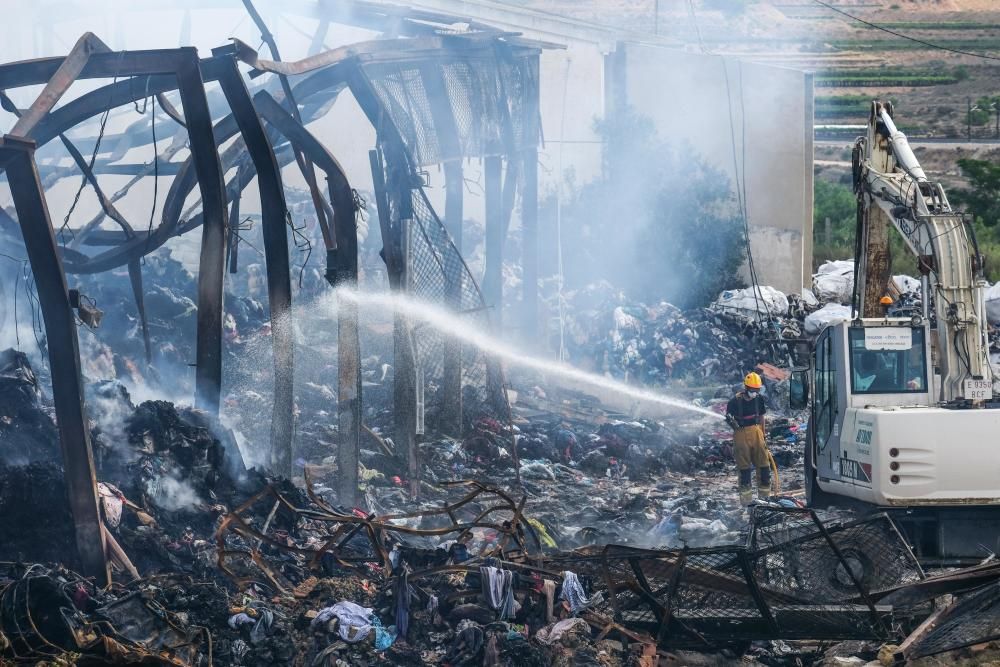 Así está la nave de Aspe cuatro días después del incendio