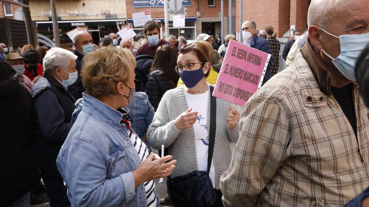 Protesta vecinal en el centro de salud de Severo Ochoa