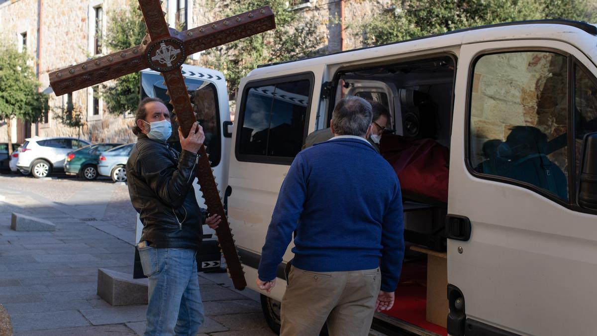 TRASLADO DEL CRISTO YACENTE Y ENSERES DE SANTA MARIA LA NUEVA A SAN ANDRES