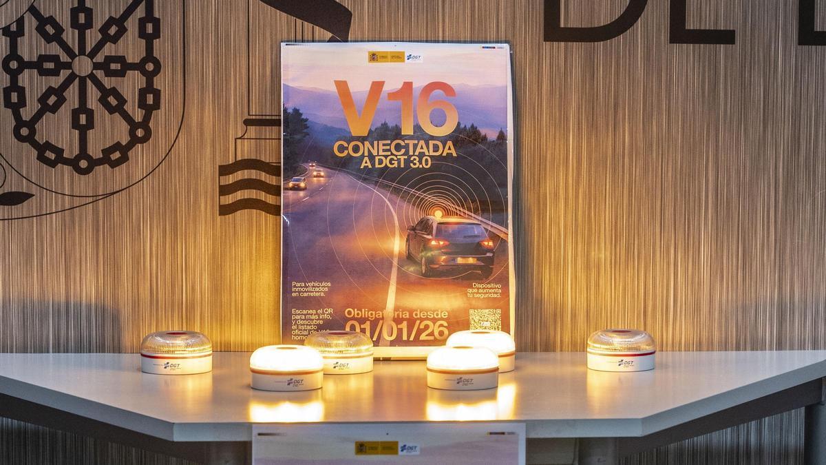 Imagen de las balizas V16, que será obligatoria a partir del 1 de enero de 2026.