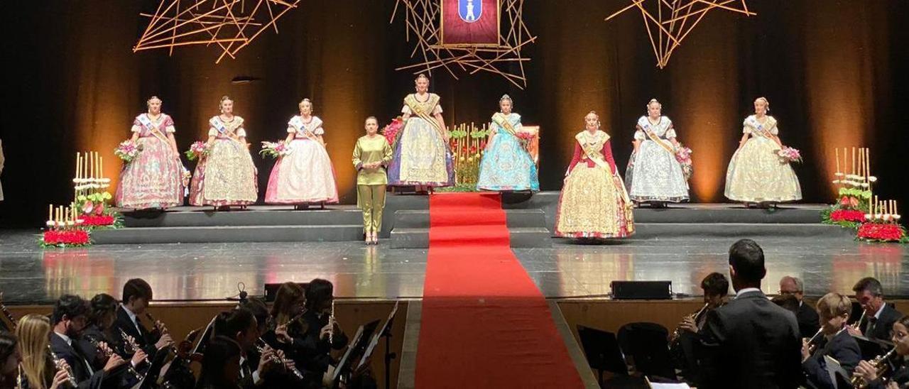 Neus Pallardó y Elia Ruiz fueron las grandes protagonistas de una emotiva noche de exaltación de las reinas falleras para el ejercicio 2023 en la Vall d’Uixó.