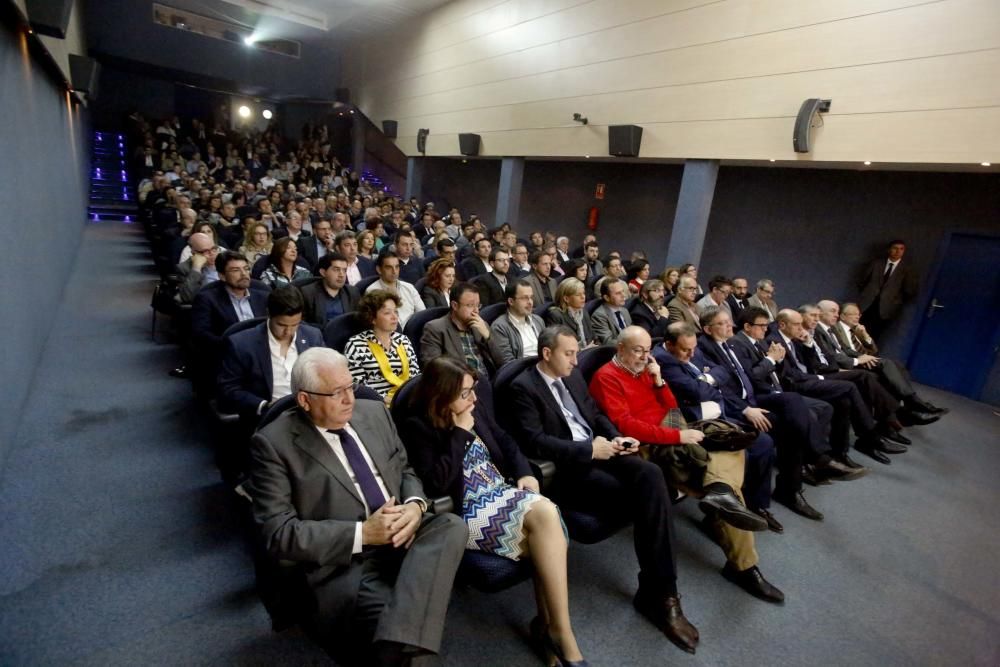 El candidato único defiende implantar Medicina por la demanda de alumnos y los investigadores