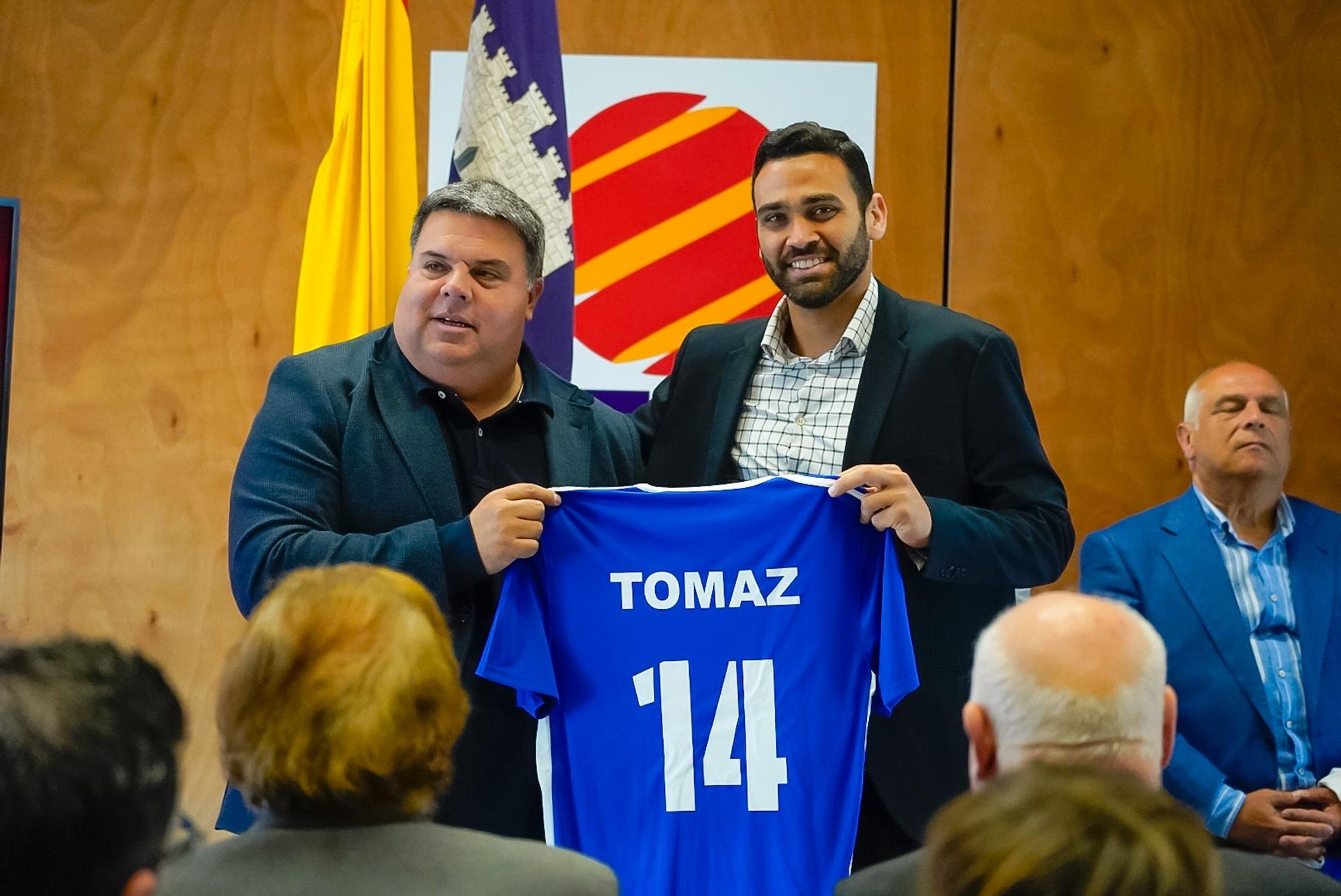 La balear de Fútbol homenajea al Mallorca Palma Futsal por el título de la Copa de Europa