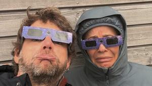 Famosos sorpresos i fastiguejats per l’eclipsi