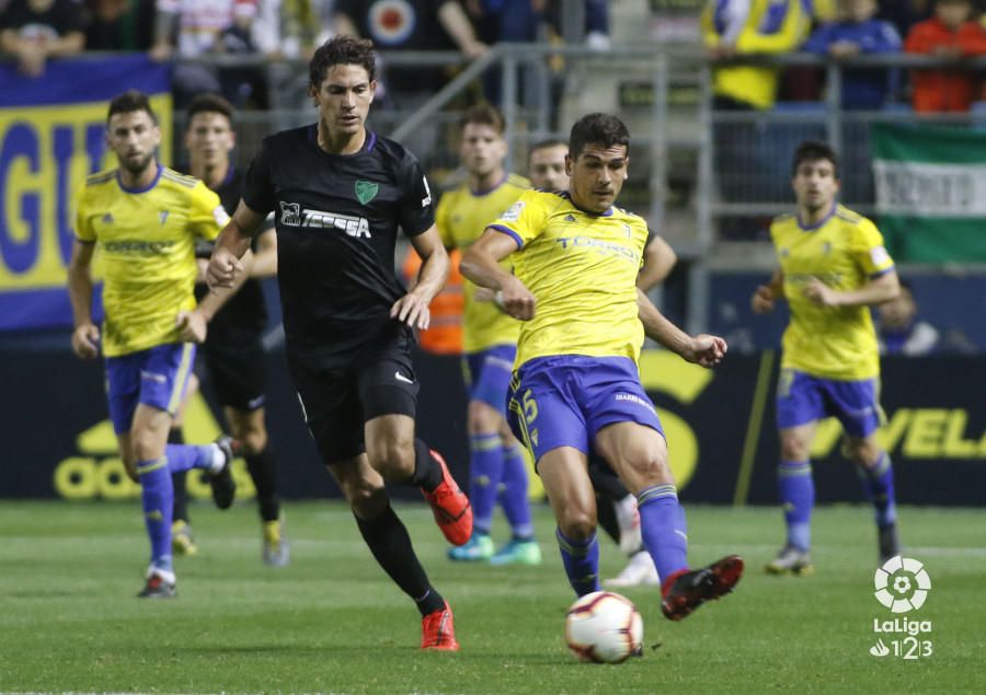 N'Diaye, en un buen contragolpe malaguista adelantó a los de Víctor Sánchez del Amo en la primera mitad y Ager Aketxe, en un gran lanzamiento de falta, igualaría el encuentro mediada la primera parte.