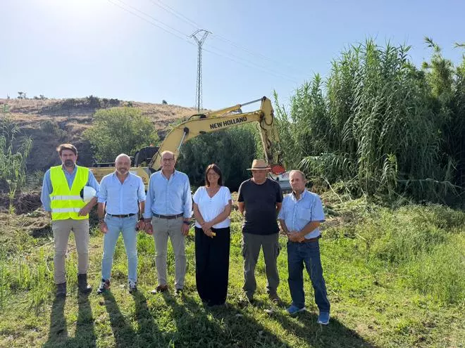 Las máquinas entran en la Ribera del Marco de Cáceres para proteger las huertas de las inundaciones