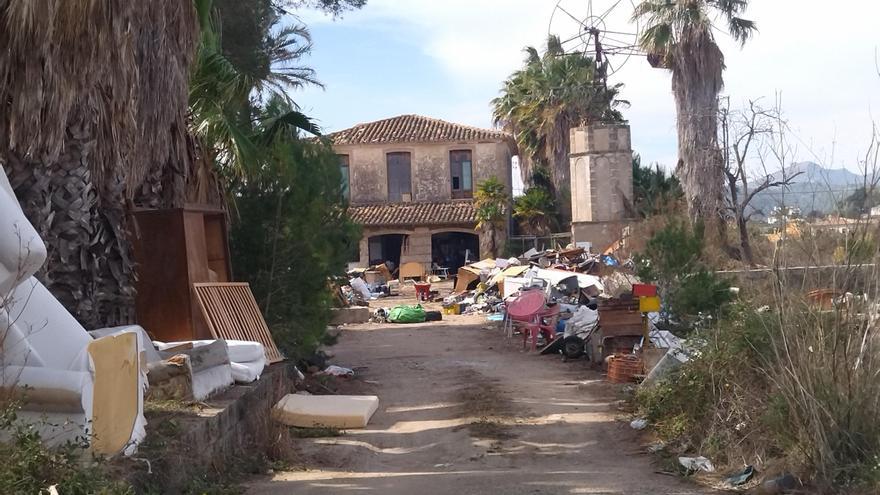 La arquitectura rural de la Marina Alta, convertida en Gata en un vertedero