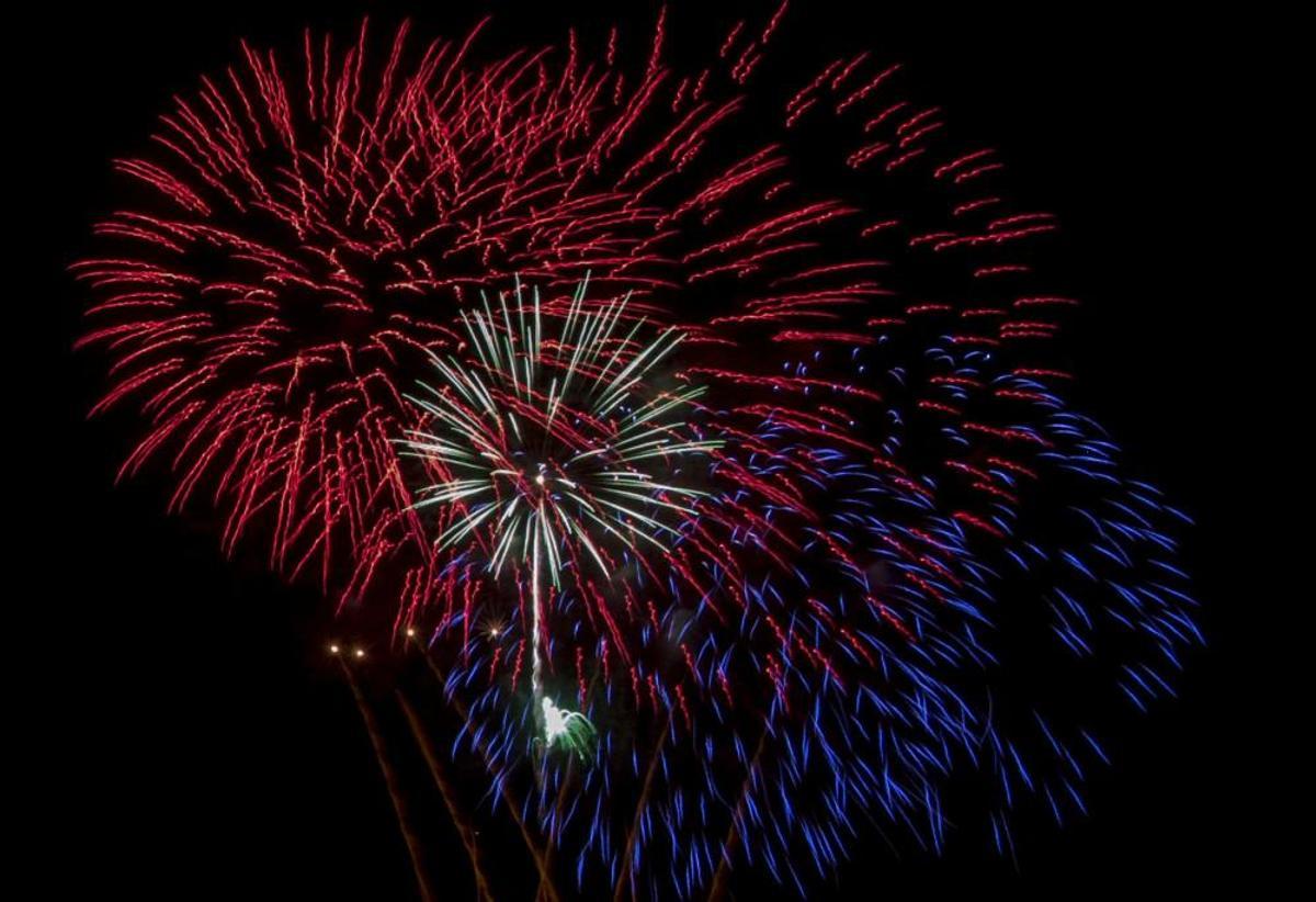 Fuegos cromáticos la primera noche