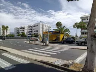 San Bartolomé de Tirajana precinta tres oficinas de alquiler de coches sin licencia