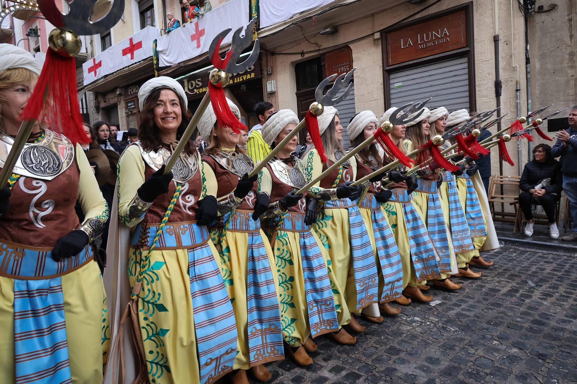 La trilogIa festera de Alcoy despierta con la Diana