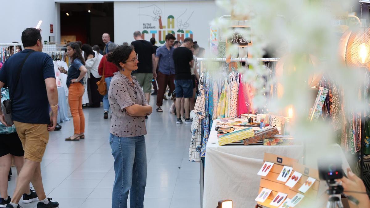 La última jornada del mercado "LABShop" de Gijón, en imágenes