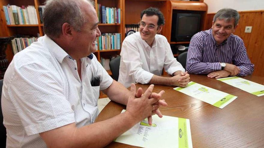 Rey, Cueto y Martínez, ayer, informando de la creación de la plataforma tecnológica. // Bernabé / Cris M.V.