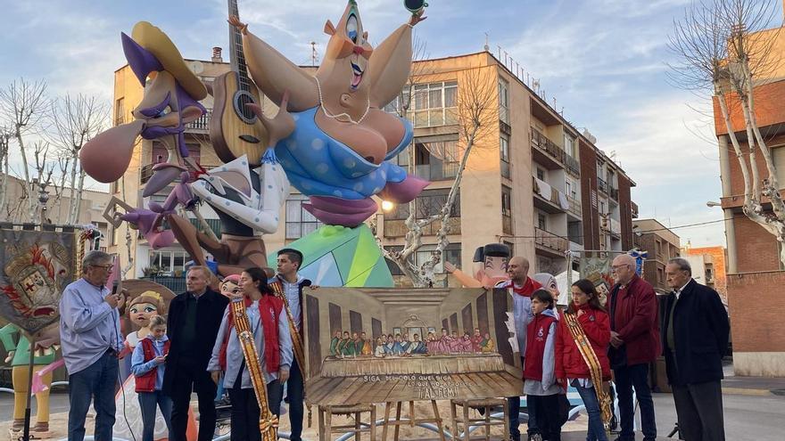 Una falla de Benicarló rinde homenaje al artista fallero Juan Dualde