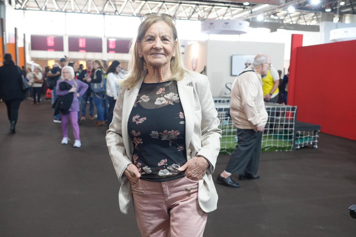 Dominga Cano, vecina de Balboa, este jueves en la Feria de los Mayores.