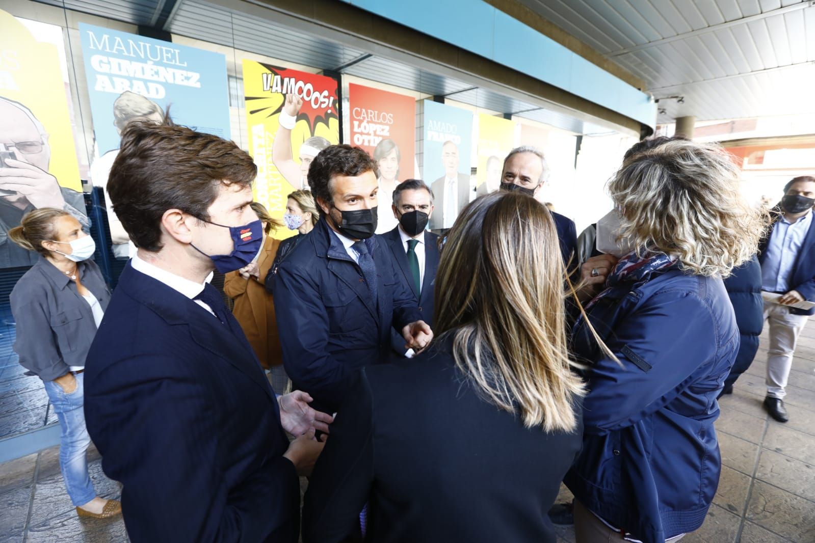 Pablo Casado visita la exposición de El Periódico de Aragón