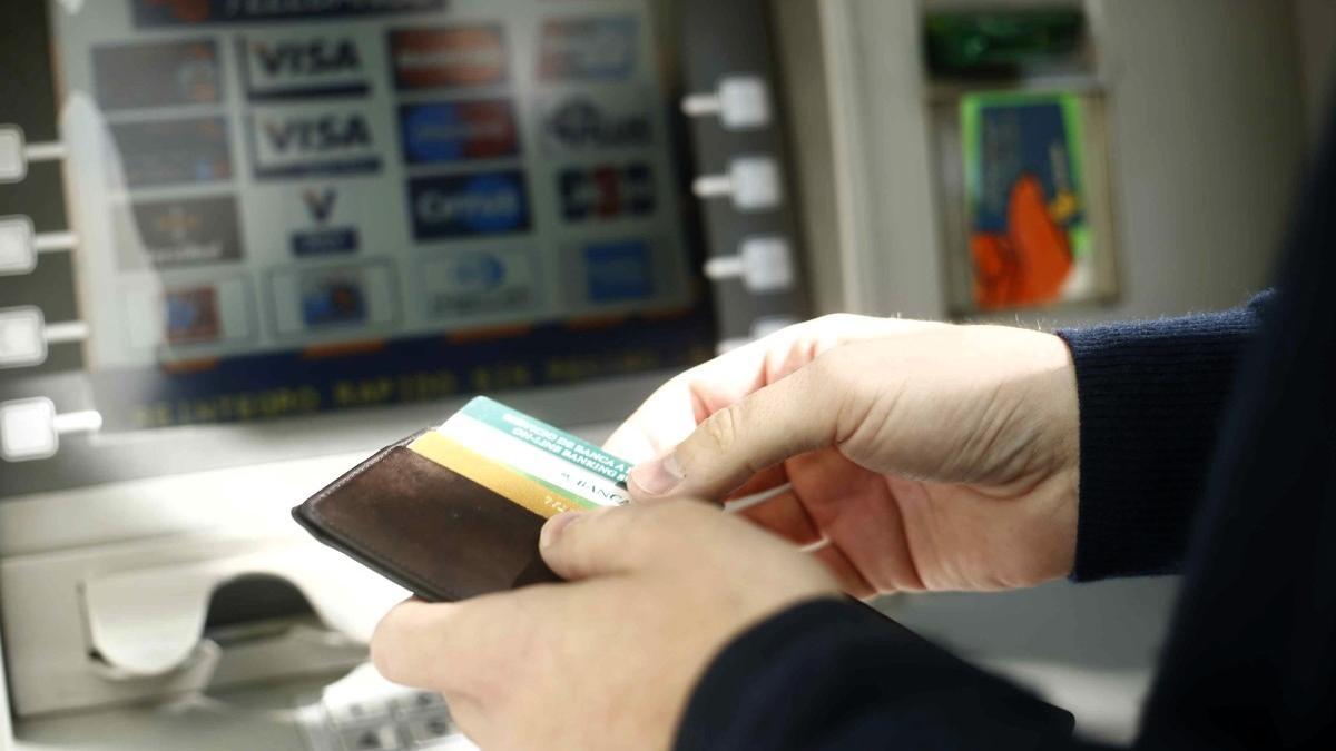 Estos movimientos bancarios pueden levantar sospechas de Hacienda.