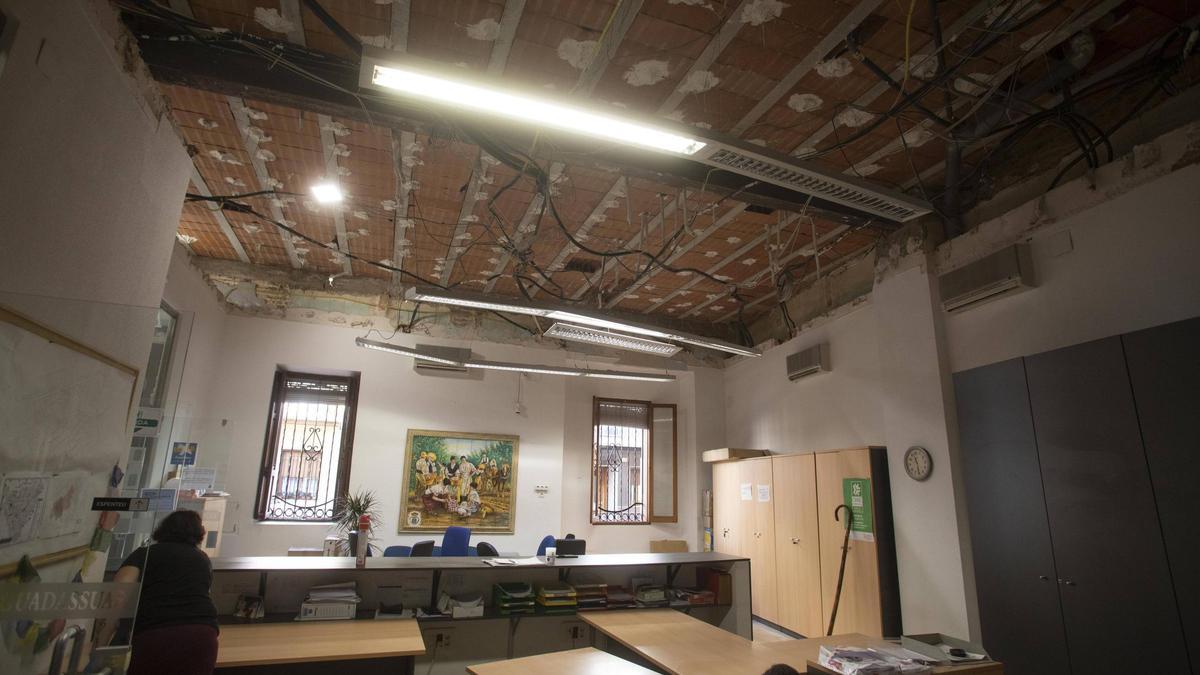 Estado actual de la planta baja del ayuntamiento de Guadassuar tras sufrir las consecuencias de la dana.