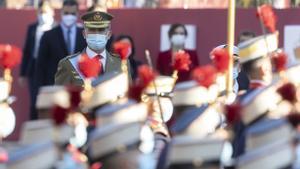 Archivo - El rey Felipe VI durante el acto solemne de homenaje a la bandera nacional y desfile militar en el Día de la Hispanidad, a 12 de octubre de 2021
