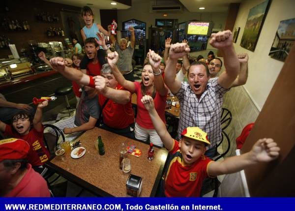 CASTELLÓN SUFRE Y DISFRUTA CON LA 'ROJA'