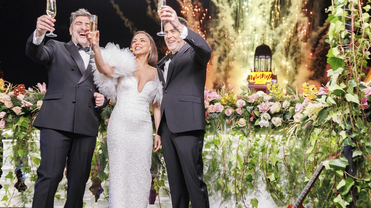 ¿Quién es el "tipazo" de la medicina que ha enamorado a Chenoa?: Eduardo Inda desvela la identidad de la polémica pareja de la cantante