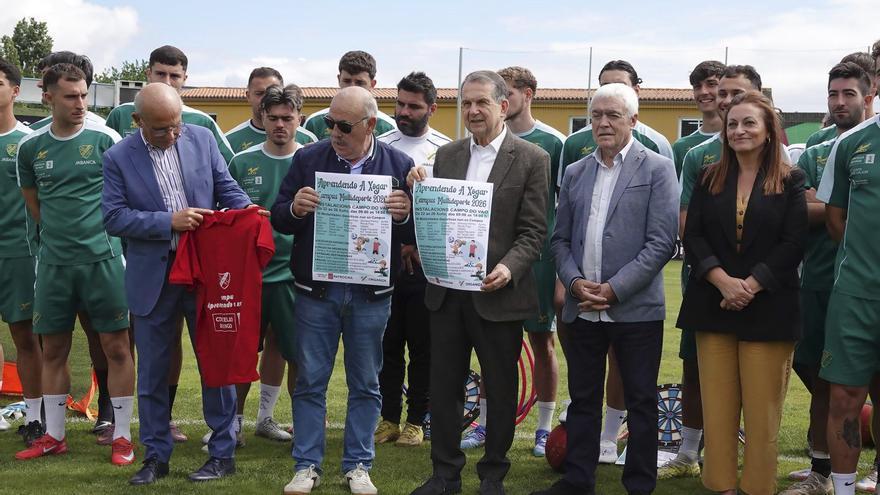 El Coruxo presenta su campus multideporte