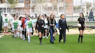 El "clásico" entre Populares e Informadores en Elche recauda 2.800 euros por una buena causa