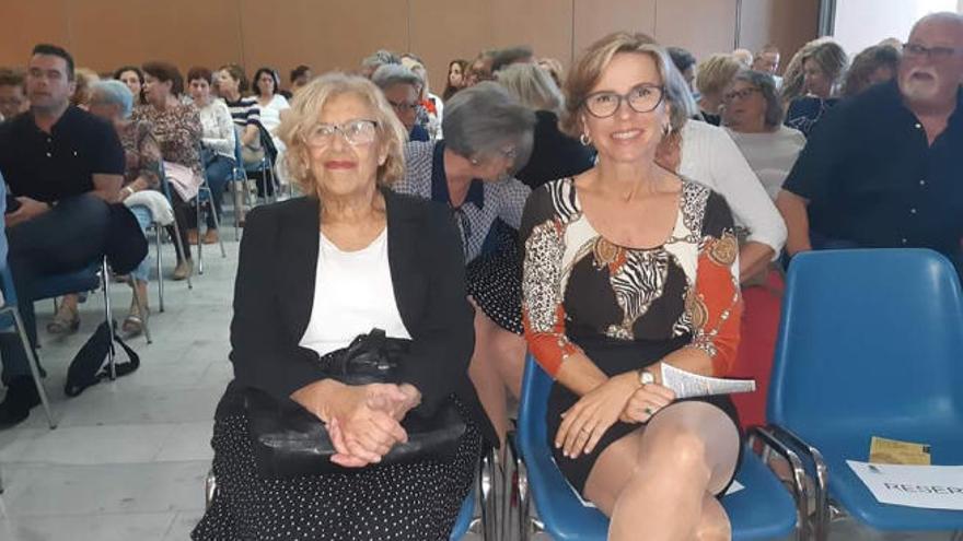 Manuela Carmena y Conchi Narváez, ayer en San Fernando.