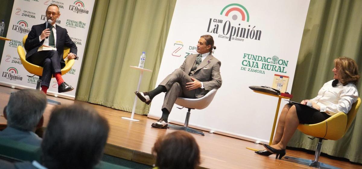 Antonio Blanco, Michel Suárez y Carmen Ferreras durante la charla.