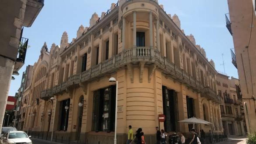 L&#039;edifici del Casino Menestral de Figueres, en aquest moment, amb la façana restaurada.